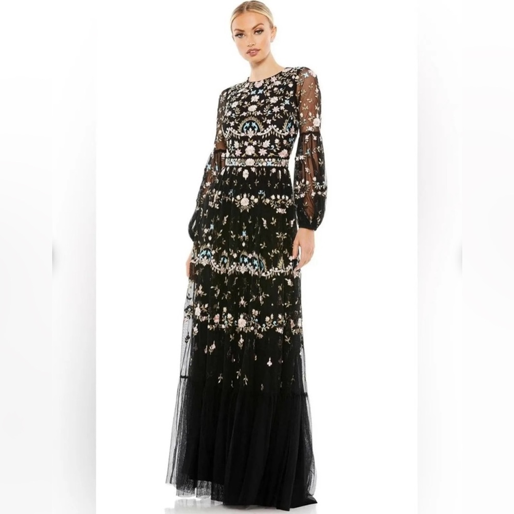 NWT Mac Duggal Embroidered Floral Long Sleeve Gown in Black Size 28